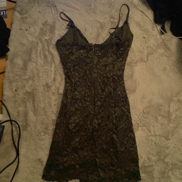 🌿 Dark Green Dress 🌿 - Picture 2 of 4